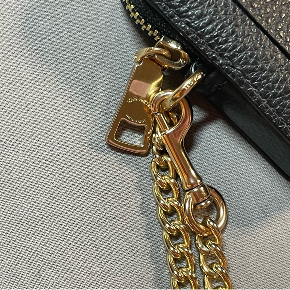 Coach Zip Card Case Wallet w/ Chain; Black Pebbled Leather with Gold Hardware - Picture 7 of 12